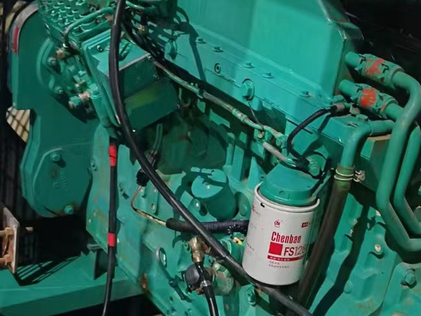 桥头镇如何确定新的发电机组控制系统是否与原系统兼容？